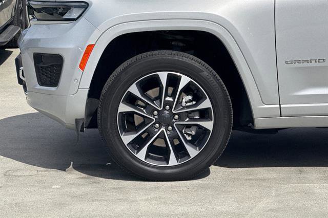 Used 2024 Jeep Grand Cherokee L Overland w/ Trailer Tow Package AWD/4WD image 33