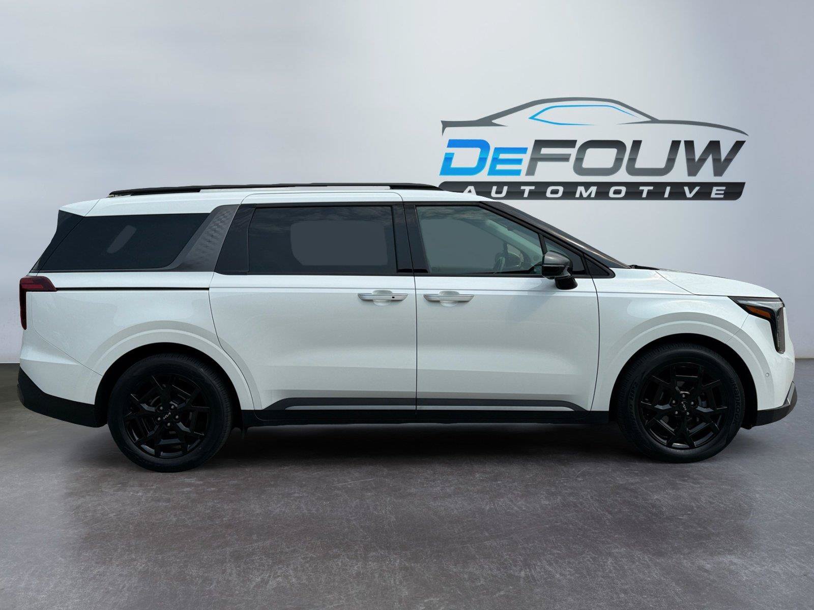 Used 2025 Kia Carnival SX Prestige FWD image 2