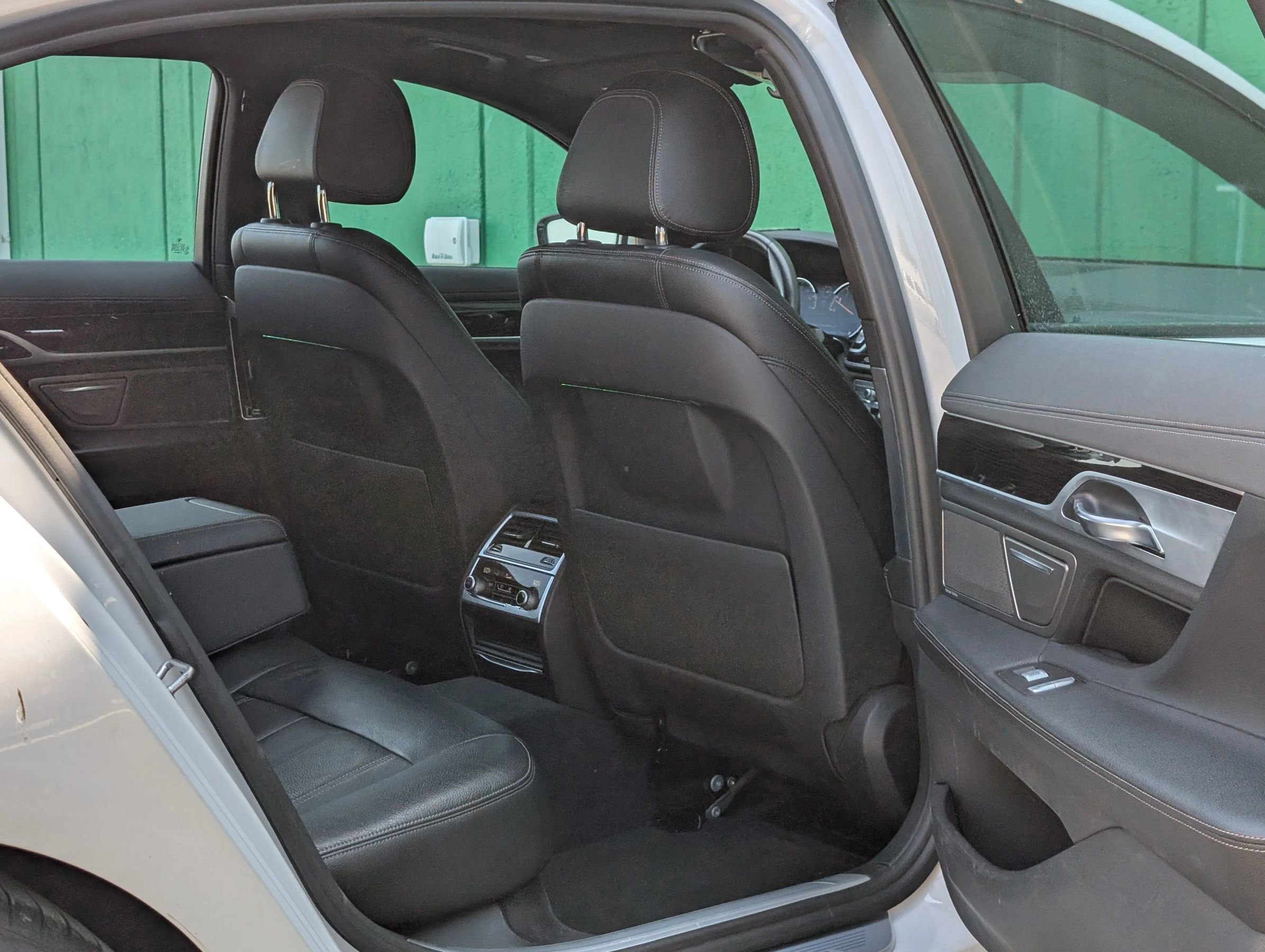 Used 2018 BMW 740i RWD image 10