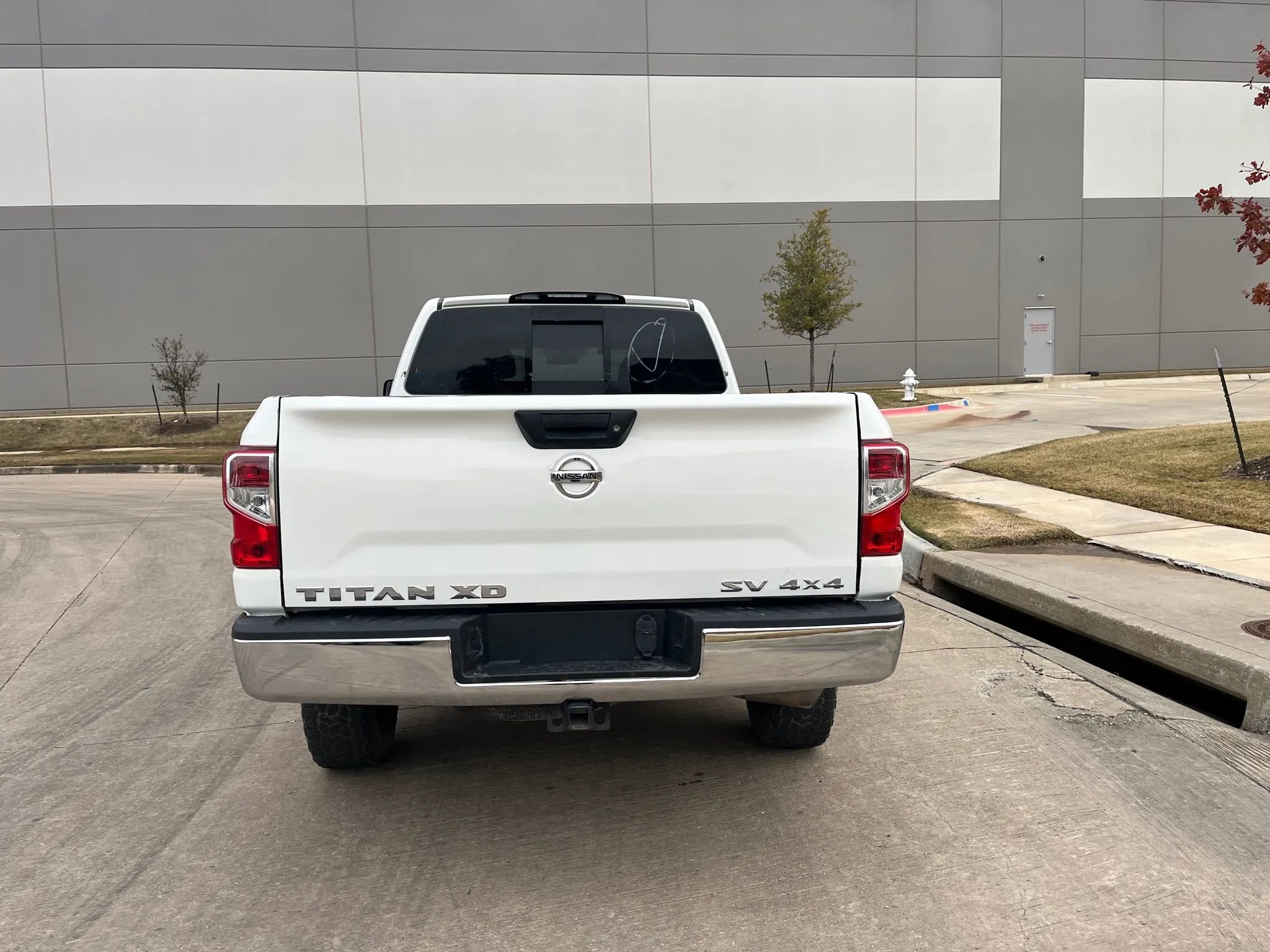 Used 2017 Nissan Titan SV image 7