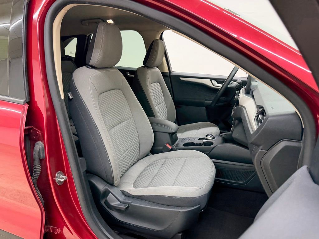 Used 2020 Ford Escape SE image 10