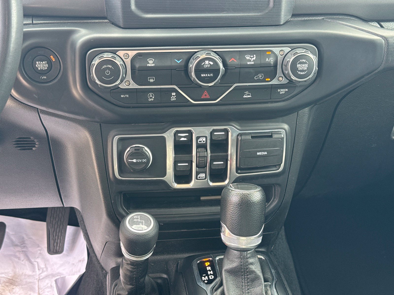 Used 2023 Jeep Gladiator Sport AWD/4WD image 28