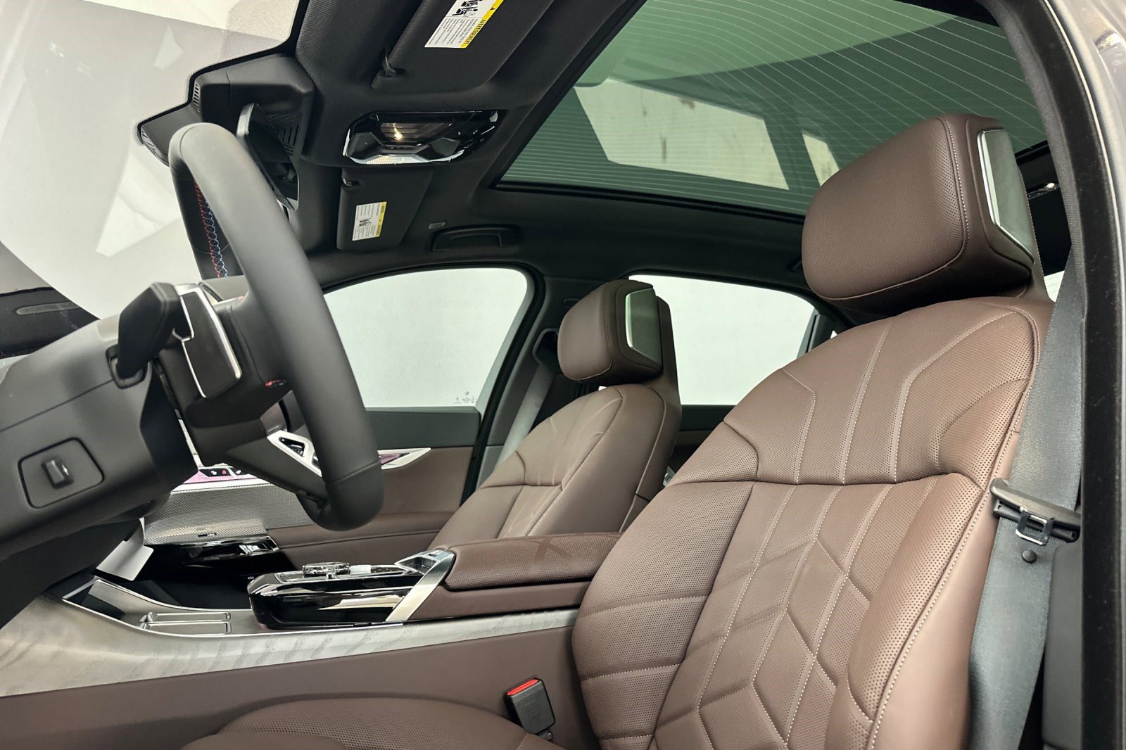 New 2026 BMW i7 M70 w/ Premium Package image 15