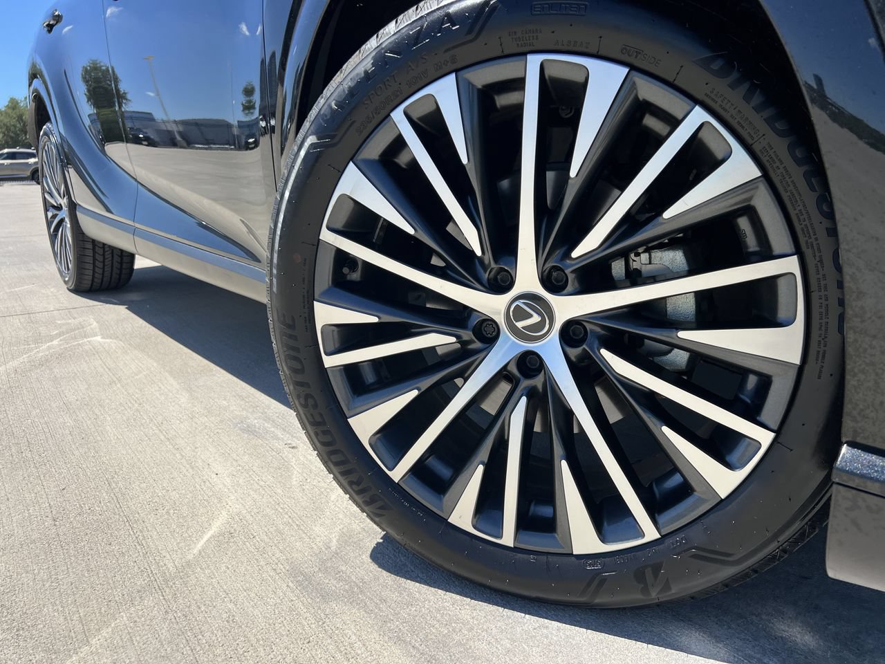 Used 2025 Lexus RX 350 Premium Plus w/ Accessory Package (Z1) FWD image 6