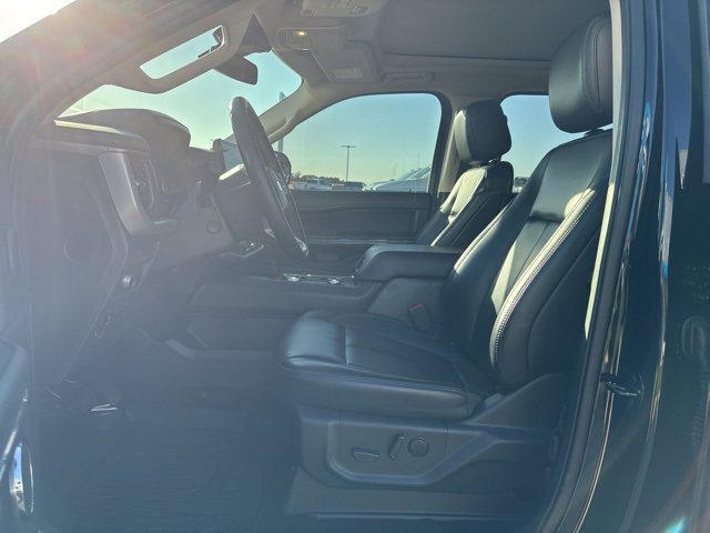 Used 2022 Ford Expedition Max XLT image 11