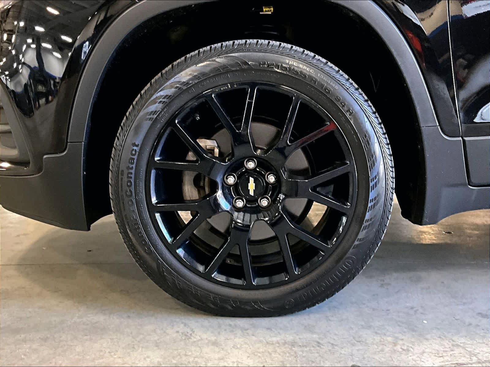 Used 2022 Chevrolet Trax LT w/ Midnight Edition AWD/4WD image 7