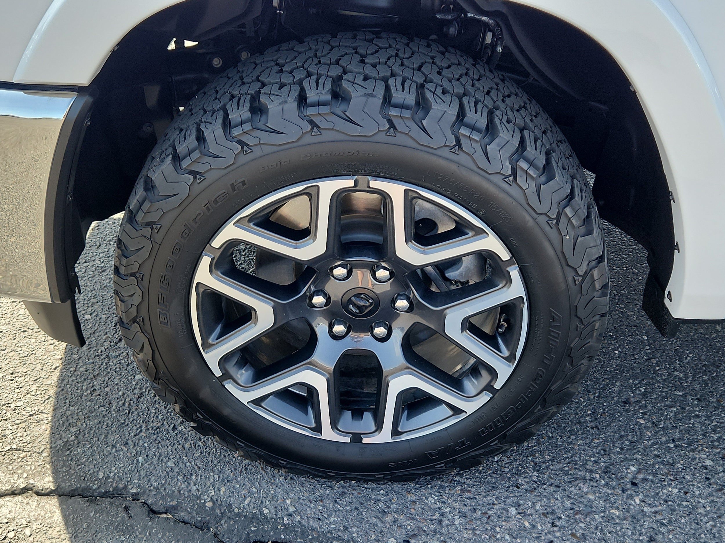 Used 2025 RAM 1500 Laramie AWD/4WD image 7