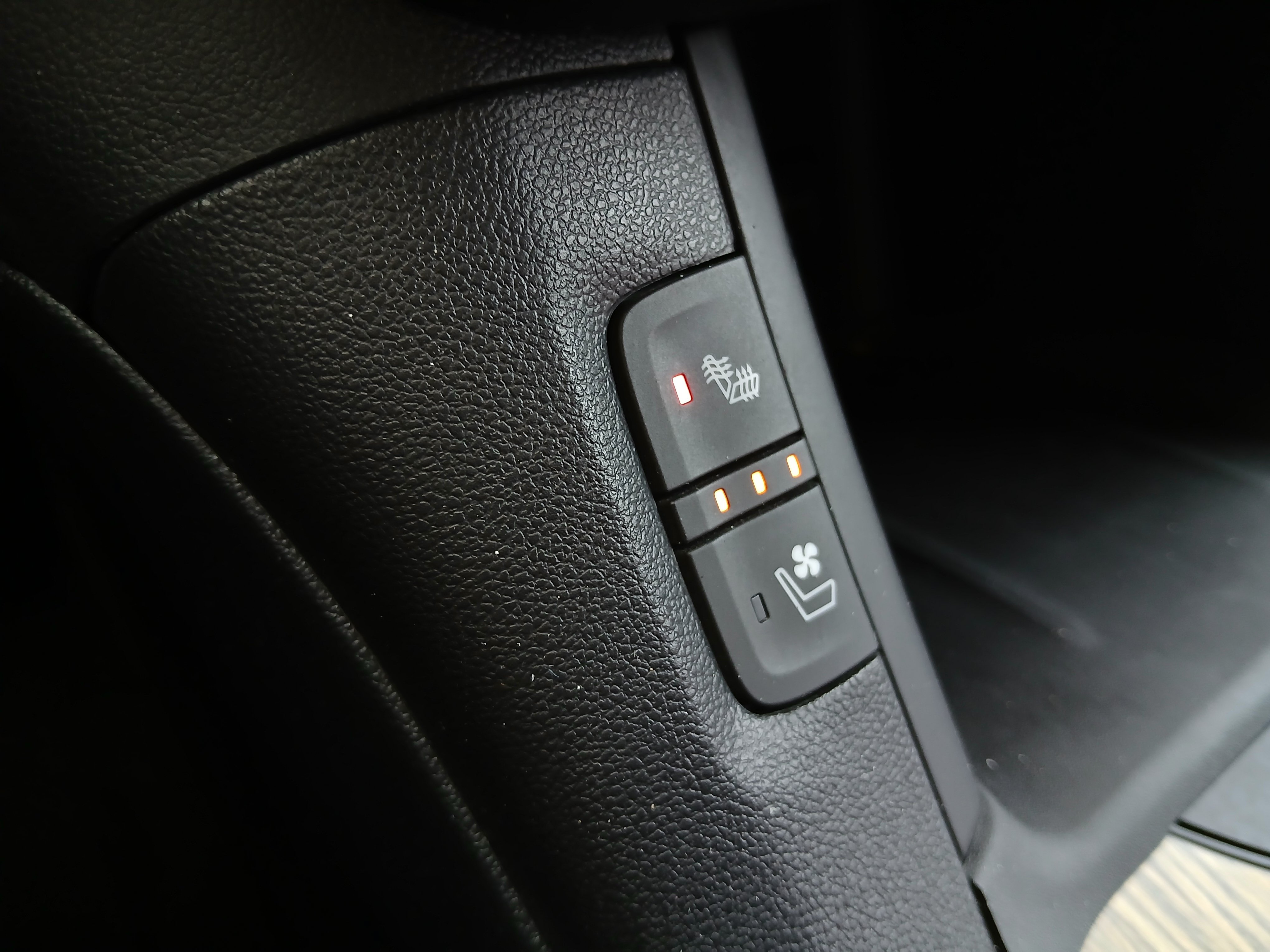 Used 2019 GMC Acadia Denali w/ Technology Package AWD/4WD image 16