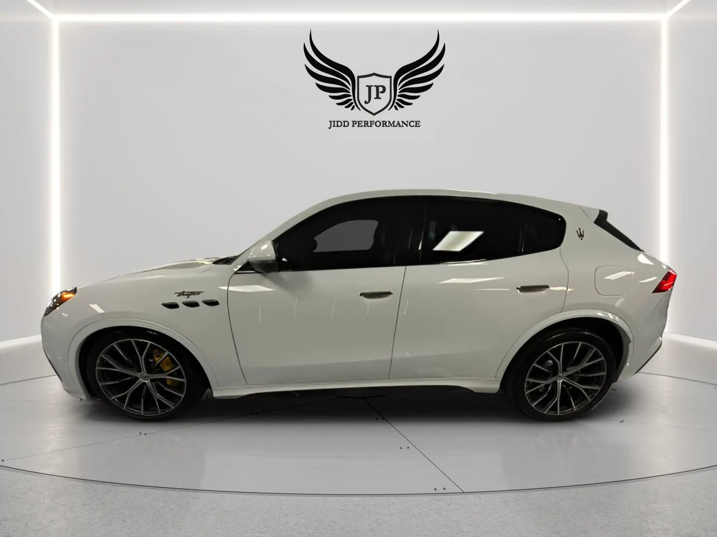 Used 2023 Maserati Grecale Trofeo AWD/4WD image 4