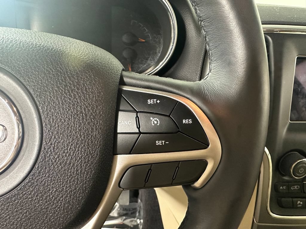Used 2018 Jeep Grand Cherokee Laredo AWD/4WD image 24