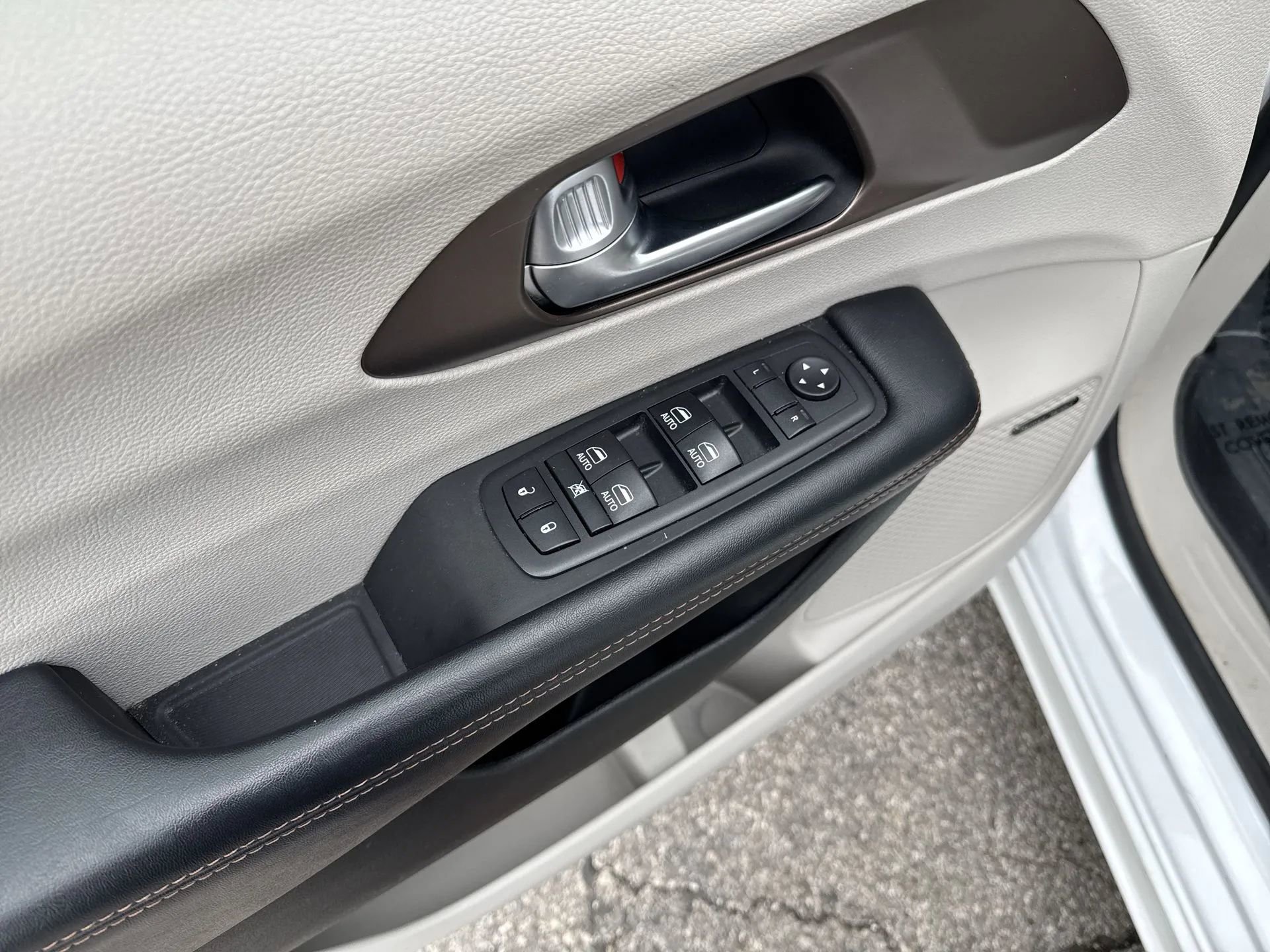 Used 2018 Chrysler Pacifica Touring-L Plus w/ Advanced Safetytec Group image 15