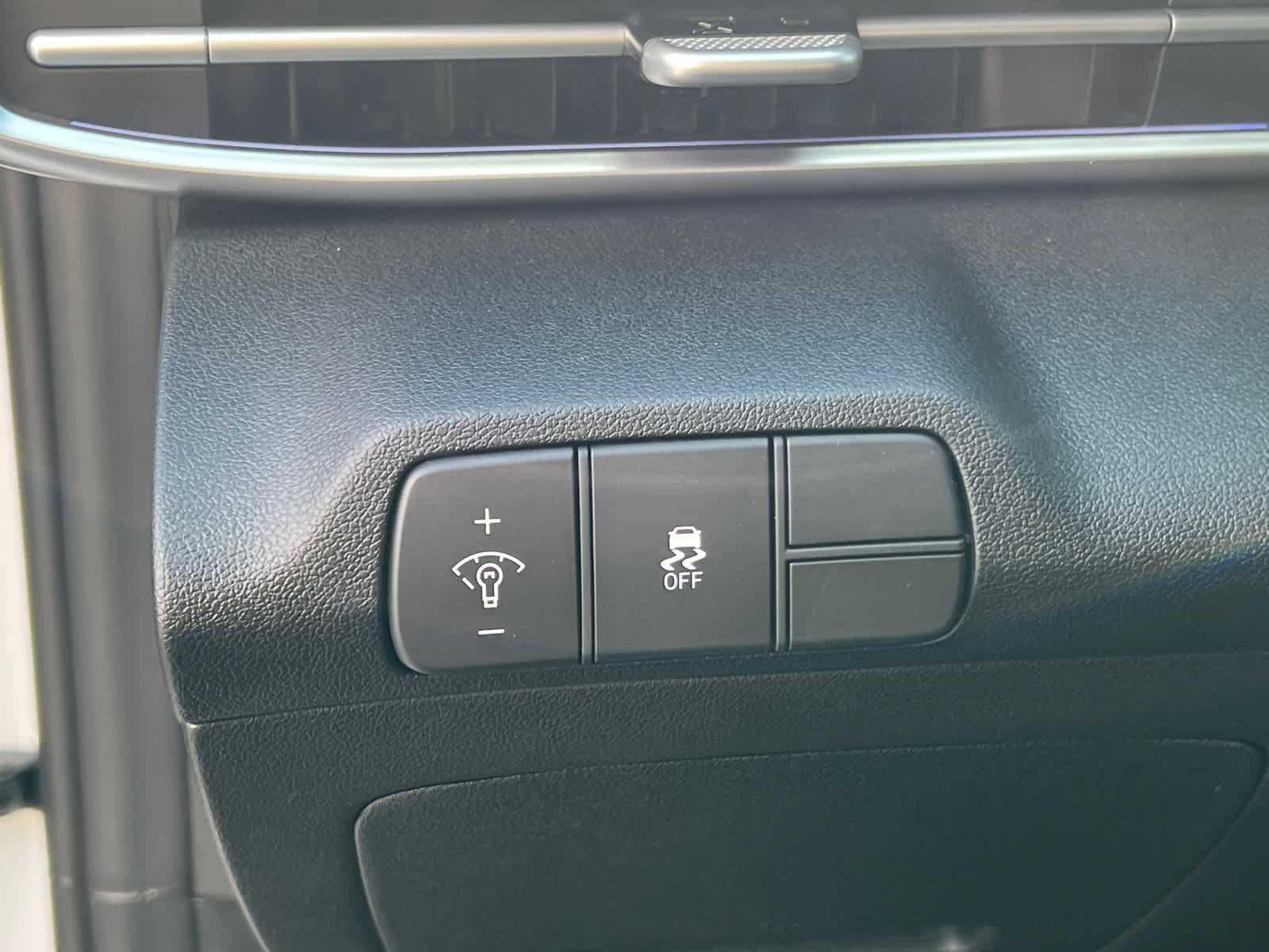 New 2026 Hyundai Elantra Limited FWD image 24