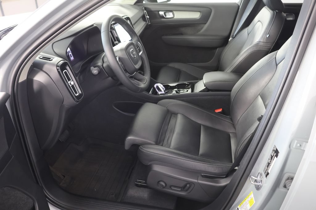 Used 2024 Volvo XC40 B5 Plus AWD/4WD image 19