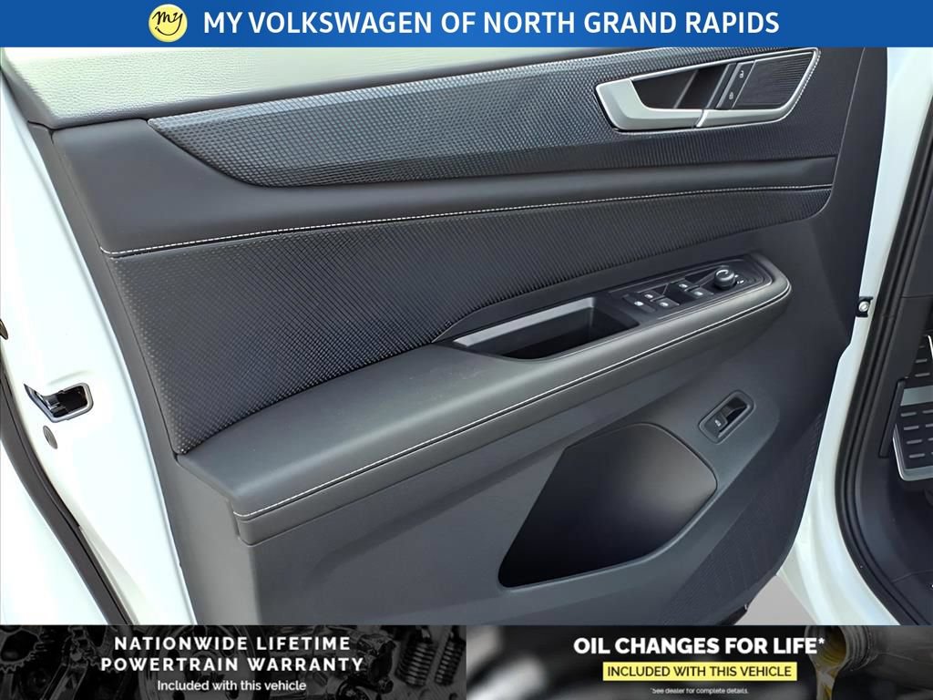 New 2026 Volkswagen Atlas Cross Sport SEL R-Line AWD/4WD image 5