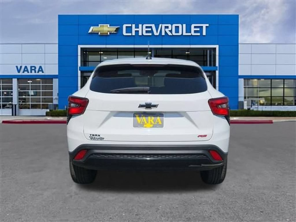 Certified 2025 Chevrolet Trax RS w/ Sunroof Package FWD image 4
