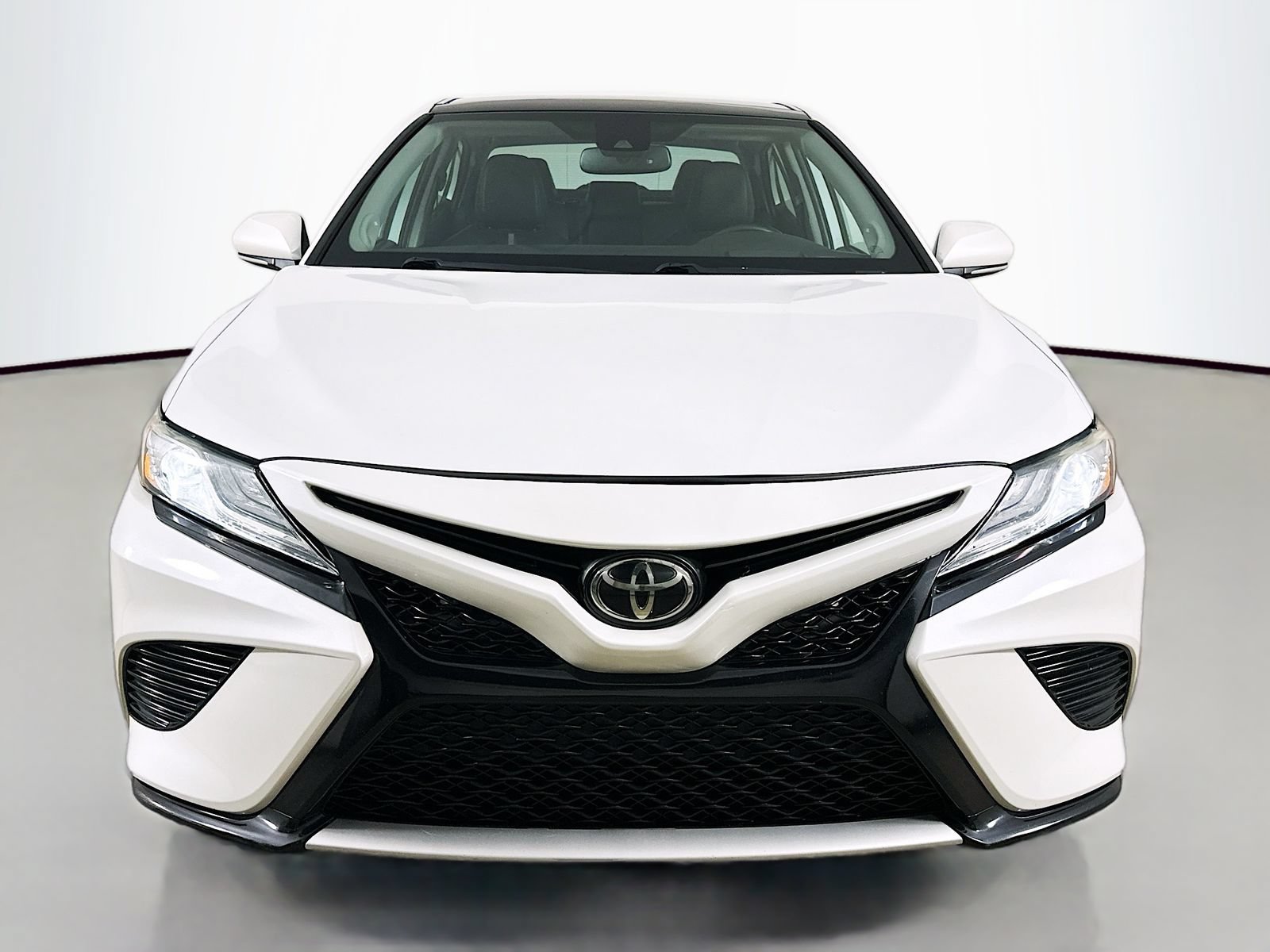 Used 2020 Toyota Camry XSE FWD image 2
