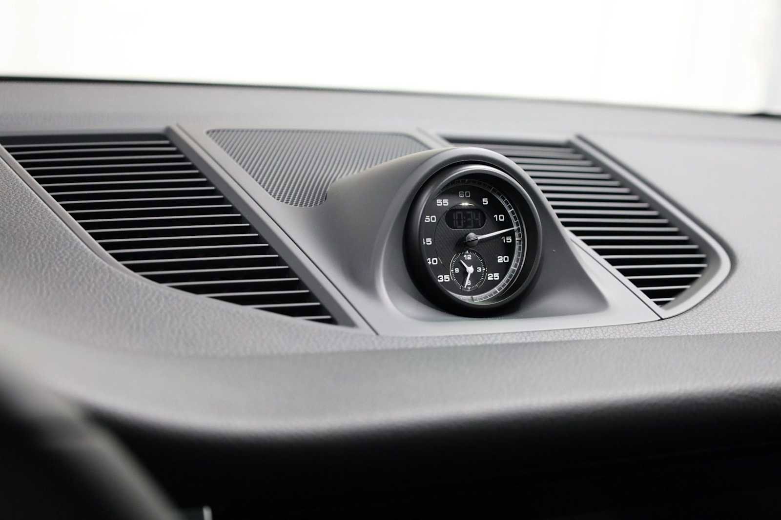 New 2026 Porsche Macan image 18