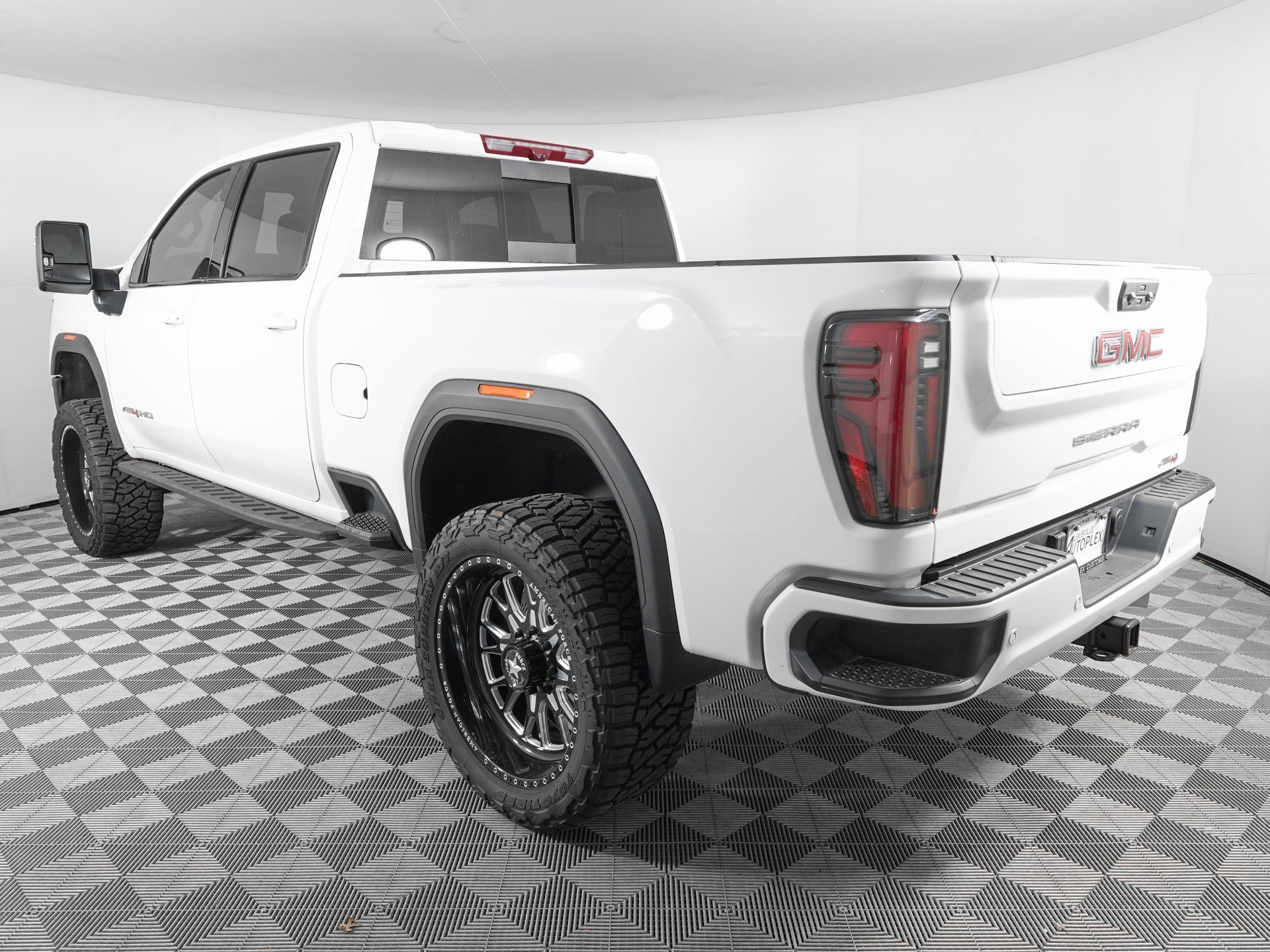 Used 2025 GMC Sierra 2500 AT4 w/ AT4 Premium Plus Package image 9