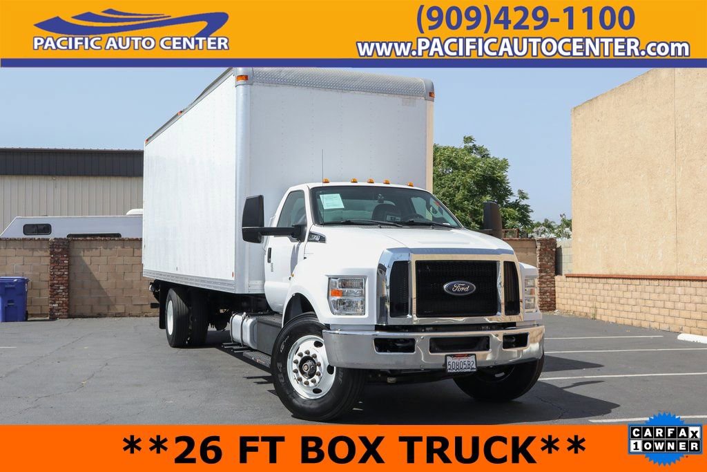 Used 2017 Ford F750 2WD Regular Cab Super Duty image 1