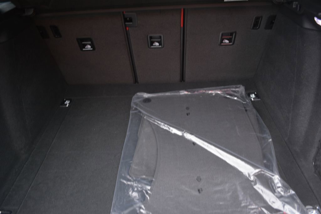 Used 2025 Porsche Macan Turbo image 11