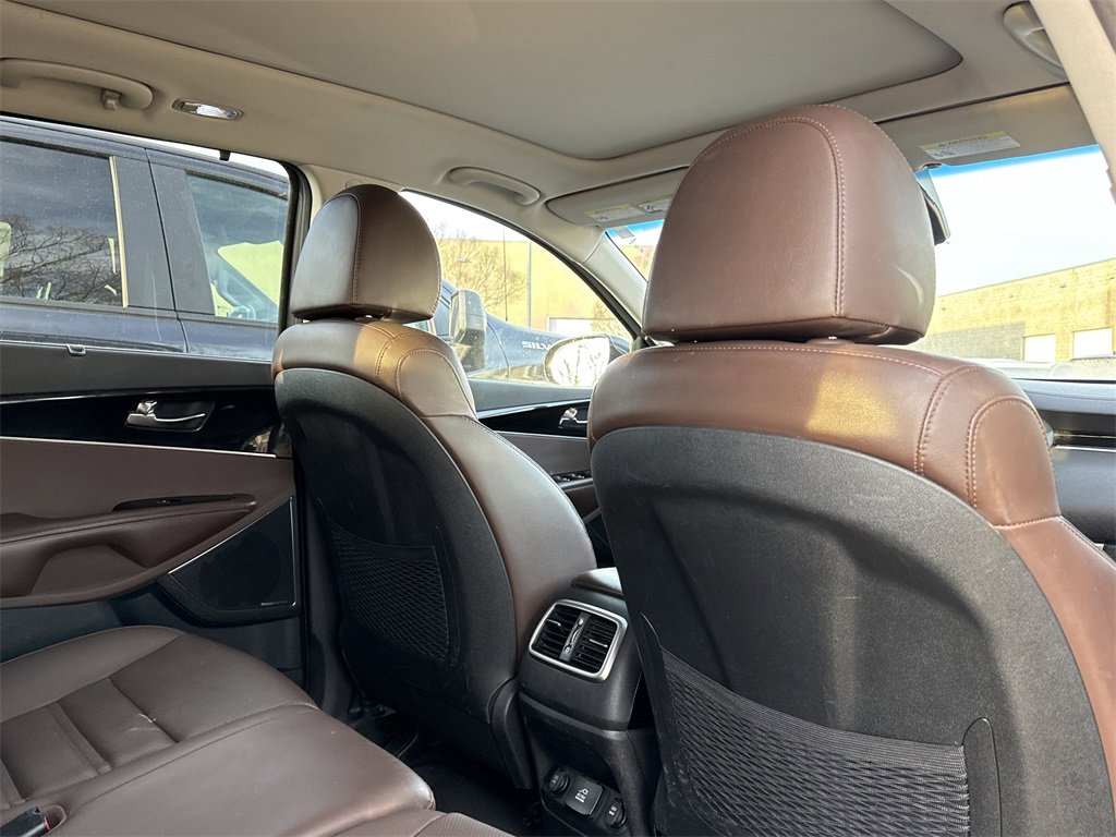Used 2019 Kia Sorento SX w/ SX Touring Package image 11