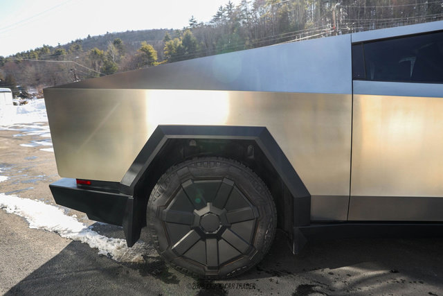 Used 2024 Tesla Cybertruck AWD Crew Cab image 10