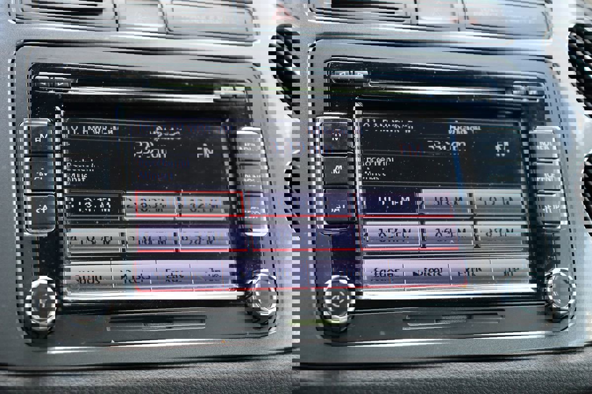 Used 2013 Volkswagen Tiguan SE image 18