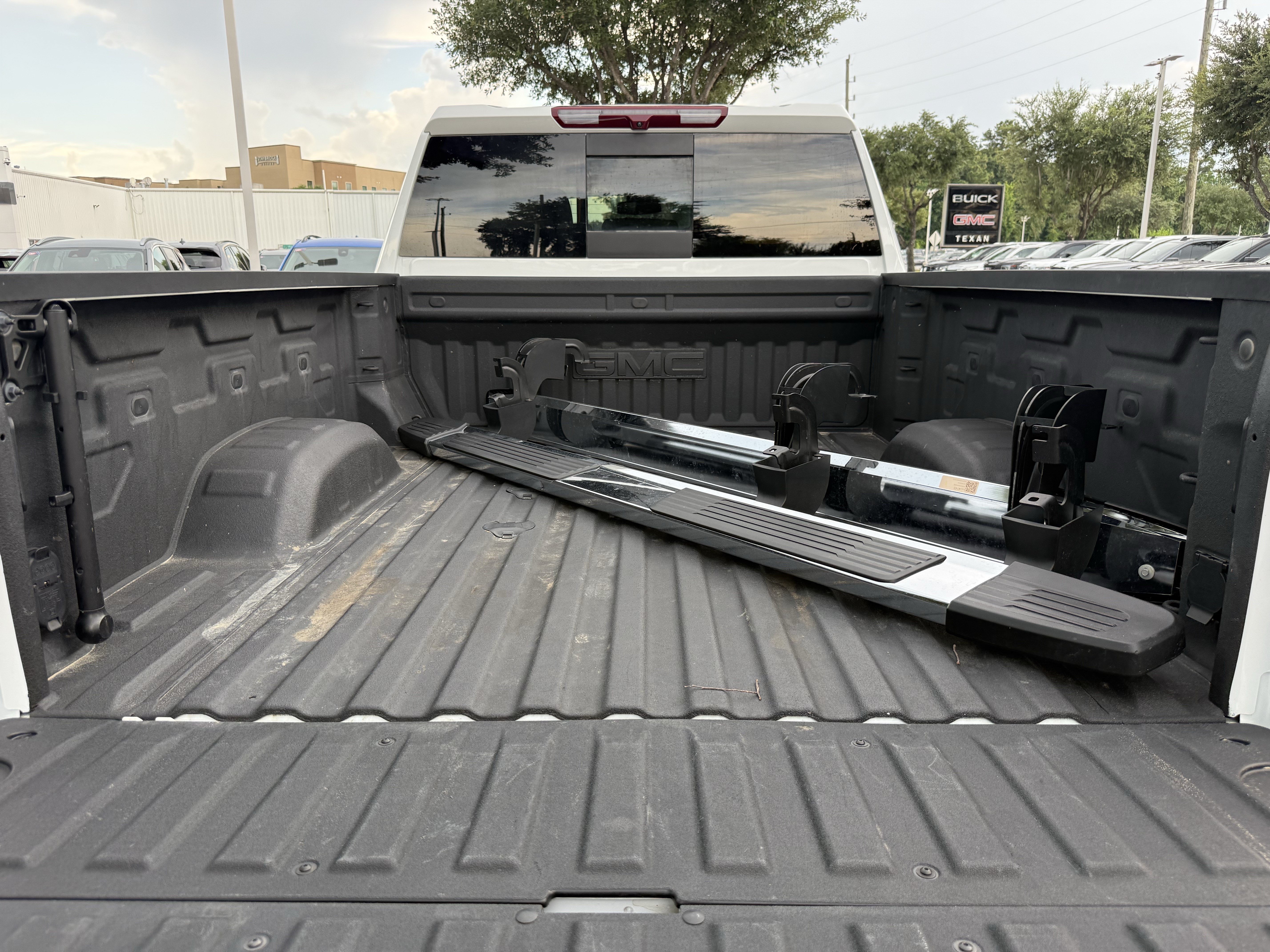 Used 2025 GMC Sierra 2500 SLT AWD/4WD image 28