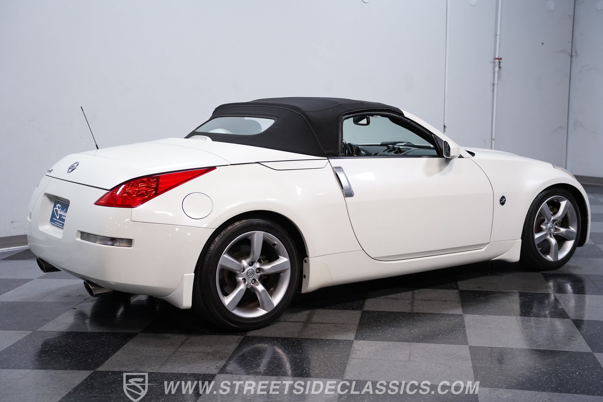 Used 2007 Nissan 350Z Touring RWD image 11