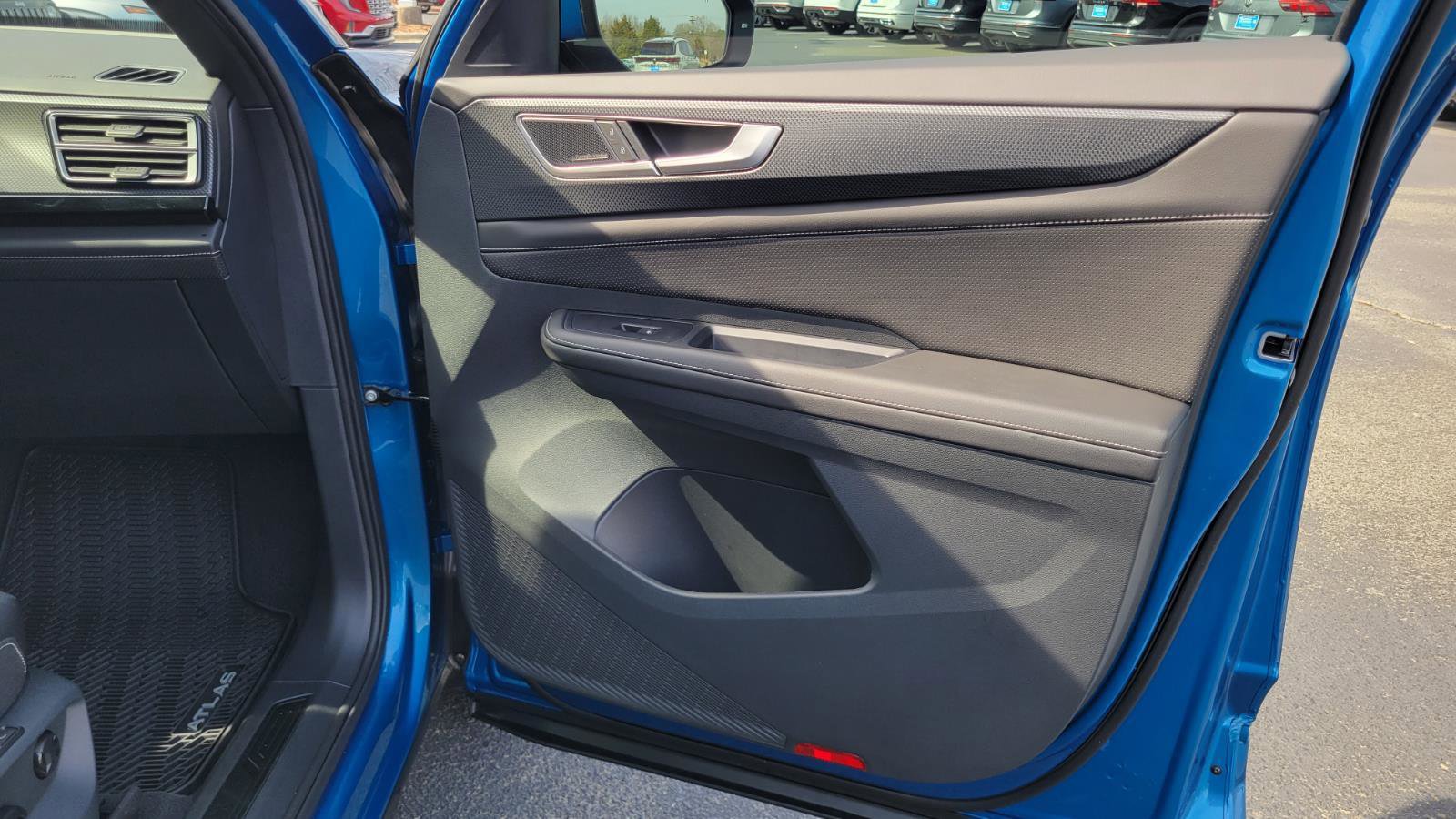 Certified 2025 Volkswagen Atlas Cross Sport SEL Premium R-Line image 38