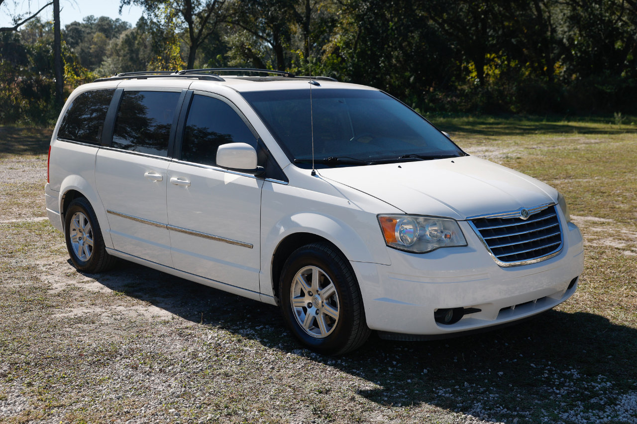 Used 2009 Chrysler Town & Country Touring image 15