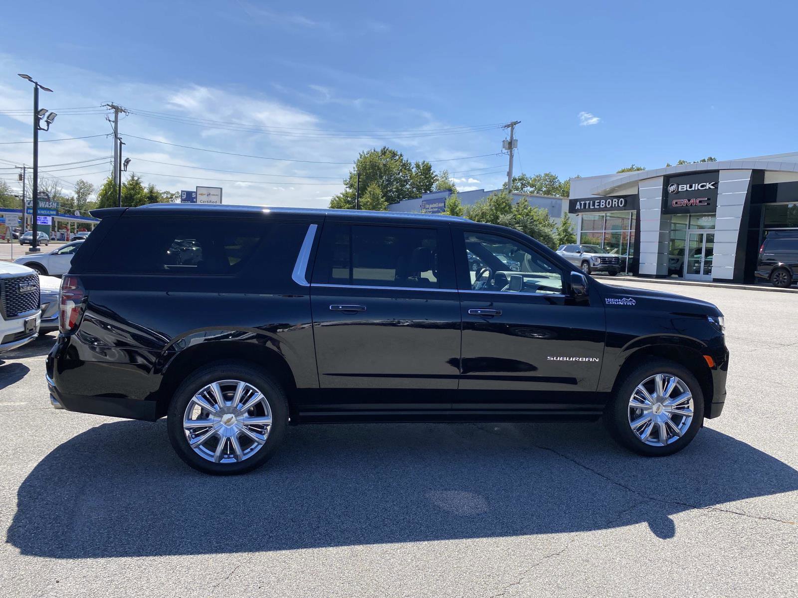 Used 2024 Chevrolet Suburban High Country w/ Premium Package 2 AWD/4WD image 8