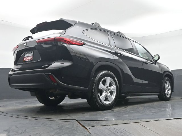 Used 2023 Toyota Highlander LE AWD/4WD image 33