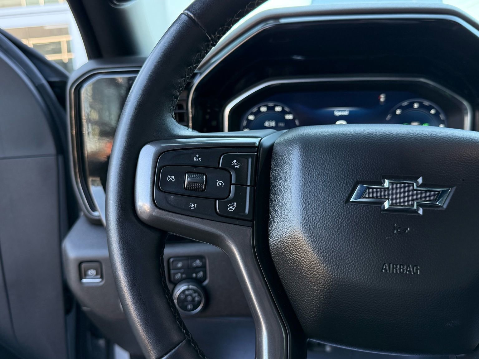 Used 2024 Chevrolet Silverado 2500 ZR2 w/ Technology Package image 60