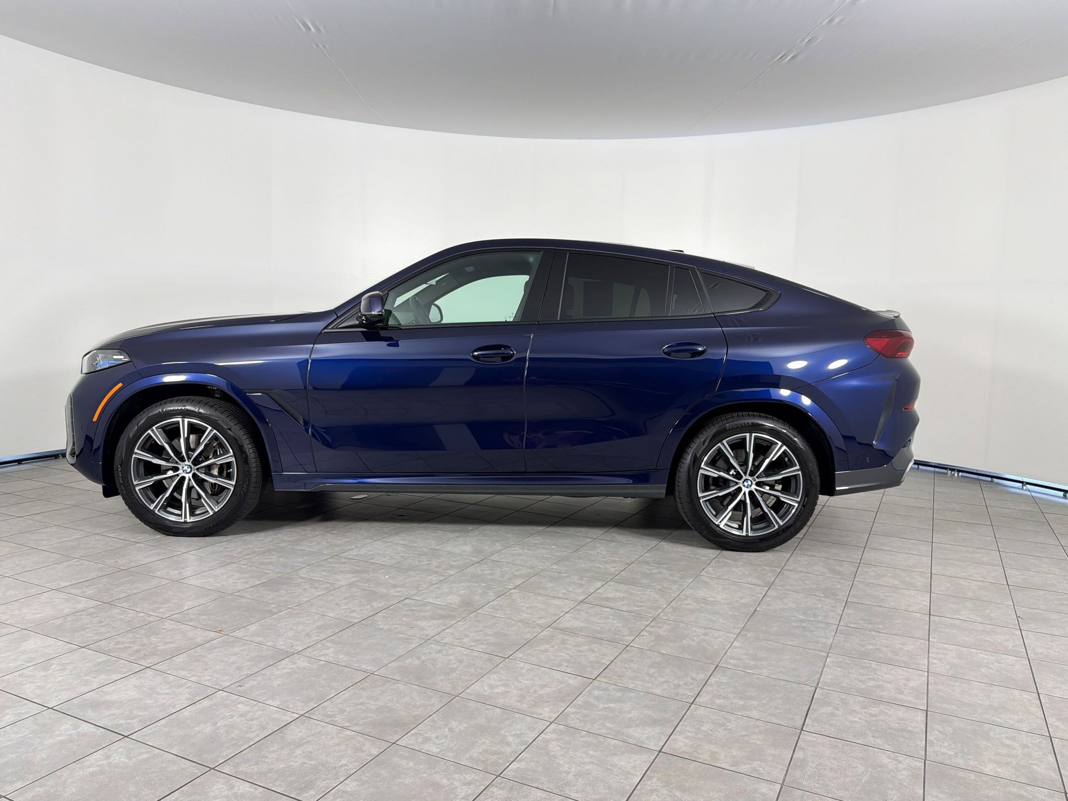 Certified 2026 BMW X6 xDrive40i w/ Climate Comfort Package AWD/4WD image 2