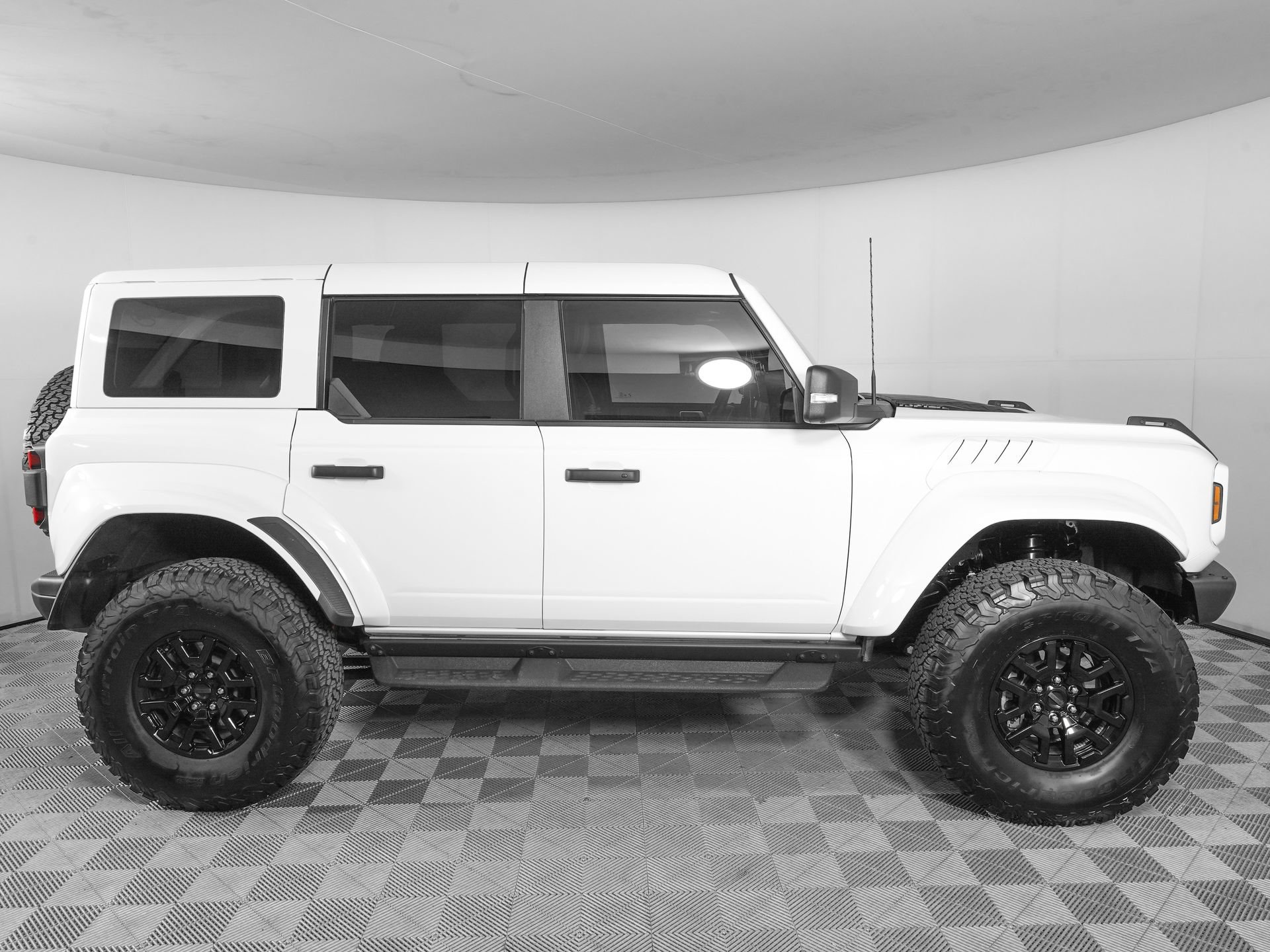 Used 2025 Ford Bronco Raptor AWD/4WD image 3