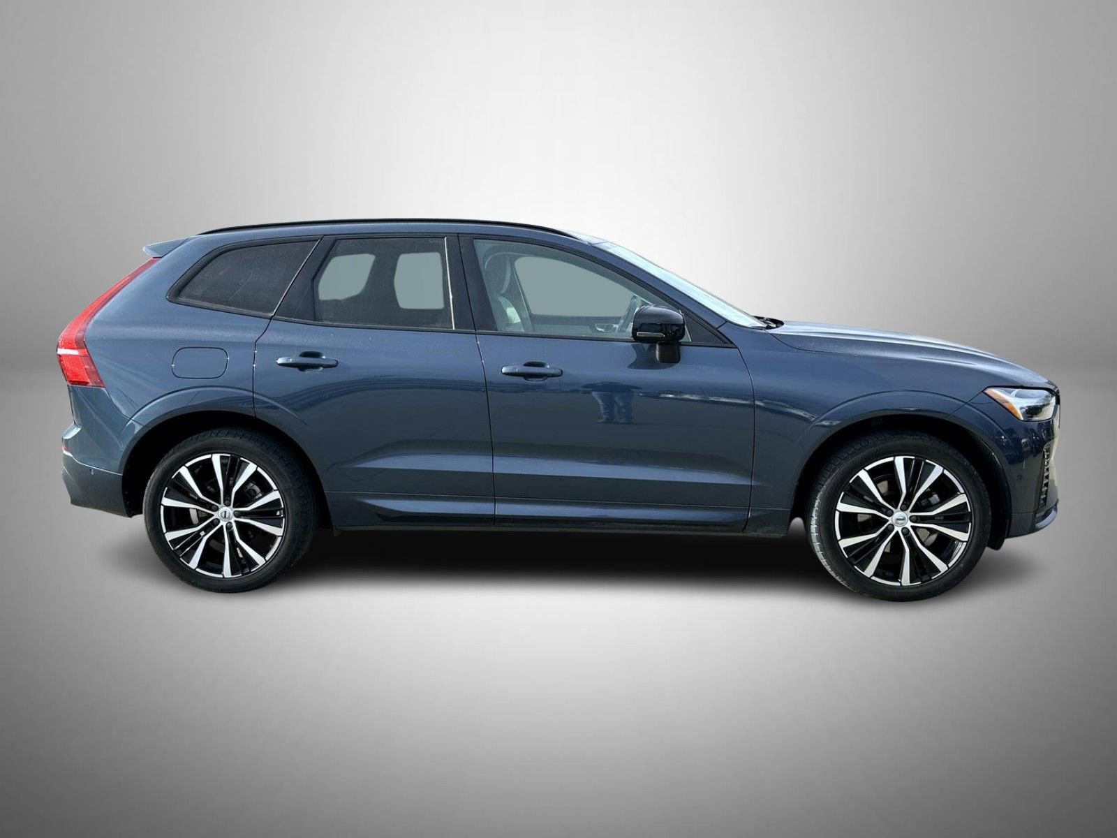 Used 2023 Volvo XC60 B5 Plus AWD/4WD image 4