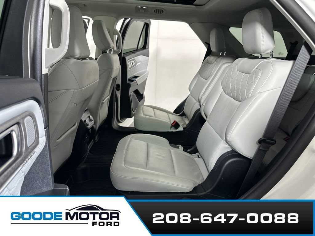Used 2025 Ford Explorer Platinum w/ Ultimate Package AWD/4WD image 19