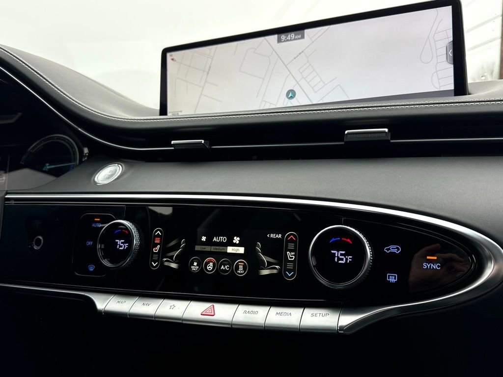 Used 2025 Genesis Electrified GV70 Advanced w/ Prestige Package image 31