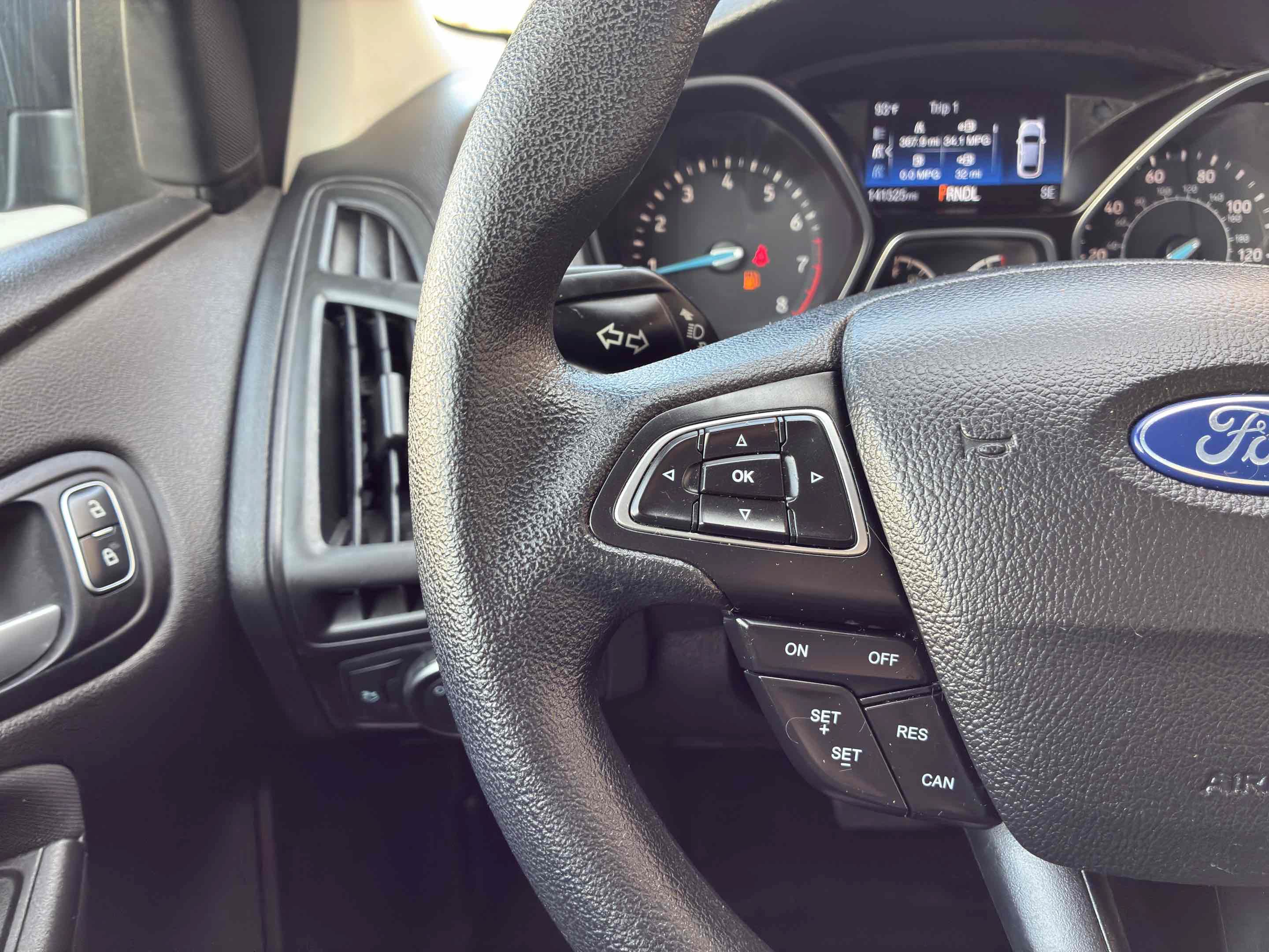 Used 2018 Ford Focus SE FWD image 19