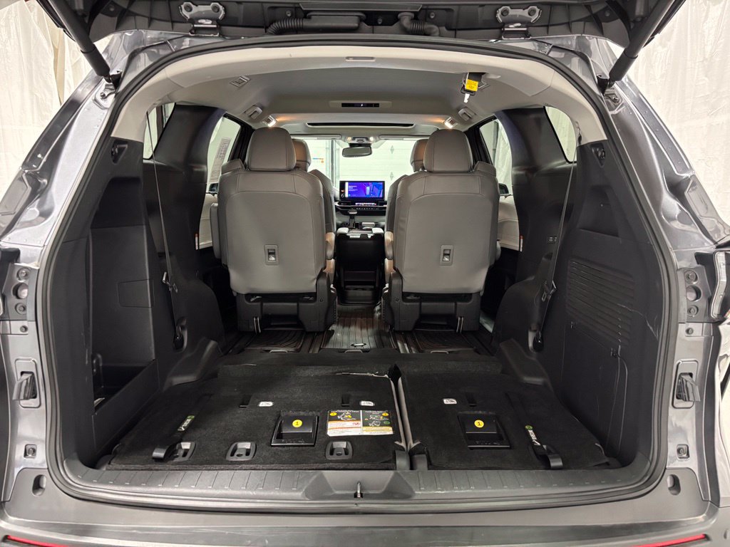 Used 2025 Toyota Sienna XLE AWD/4WD image 55