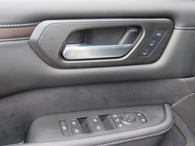 New 2026 Nissan Armada SL w/ Captain's Chari Seat Package image 15