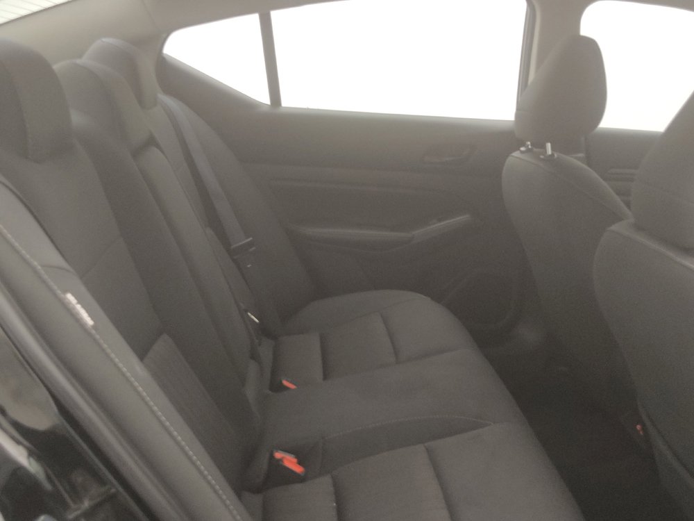 Used 2025 Nissan Altima 2.5 SV FWD image 19