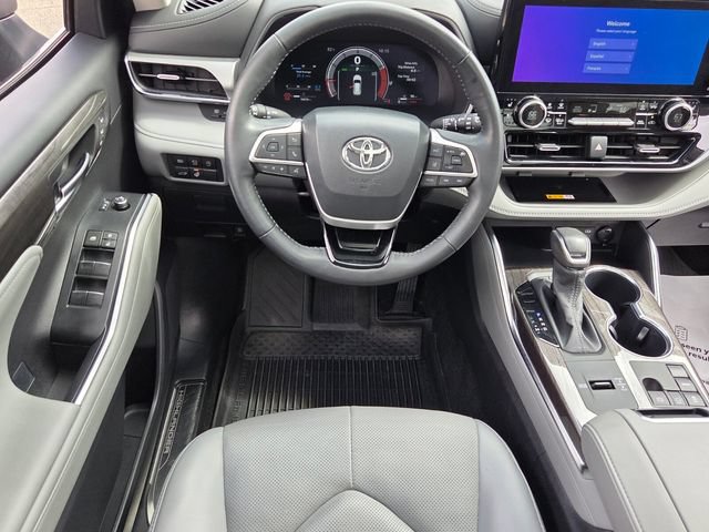 Used 2023 Toyota Highlander Platinum FWD image 7