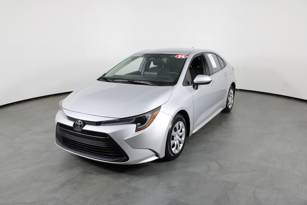 Used 2024 Toyota Corolla LE FWD image 2
