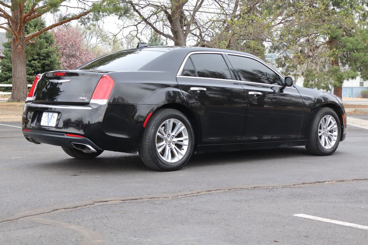 Used 2016 Chrysler 300 C image 5