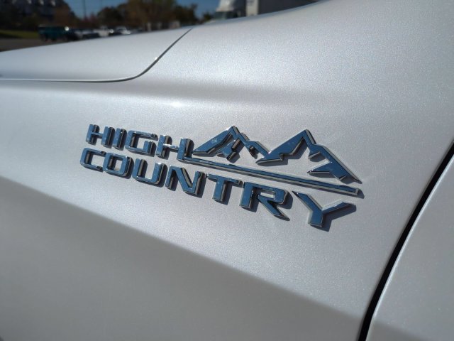 Used 2025 Chevrolet Tahoe High Country AWD/4WD image 10