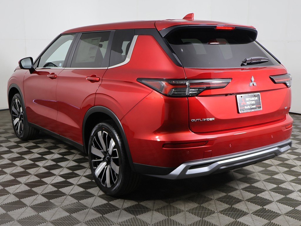 New 2025 Mitsubishi Outlander SE image 12