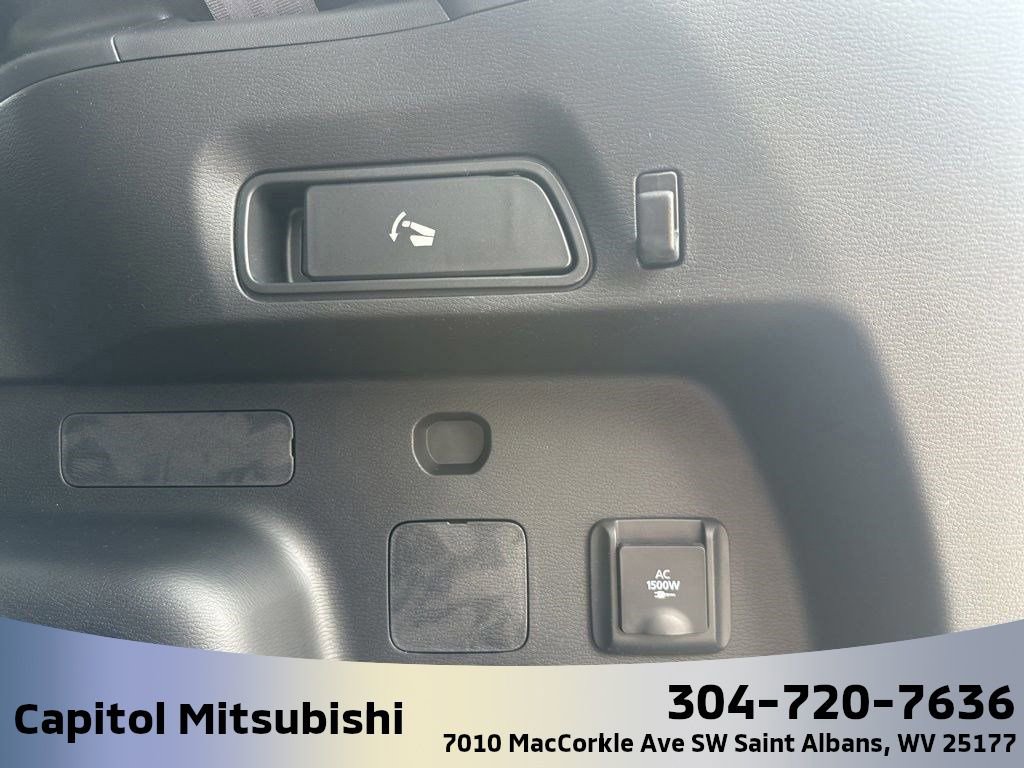 New 2025 Mitsubishi Outlander SEL image 16