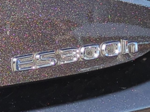 Used 2025 Lexus ES 300h w/ Premium Package FWD image 10